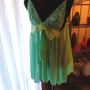 B' Delicious short nightgown chemise in bright green. SIZE large